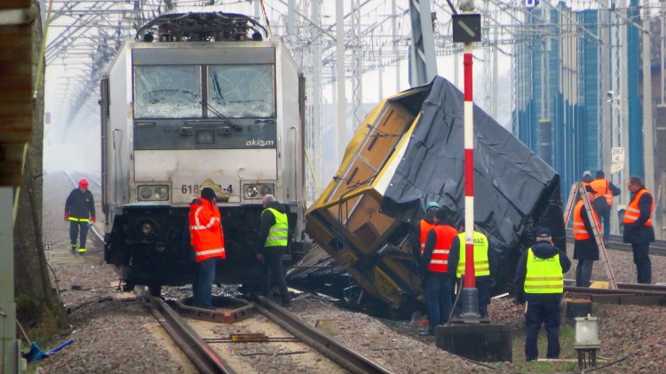 Szymankowo. Zderzenie lokomotywy z drezyną, 2 osoby zginęły! 9 marca&#8230;